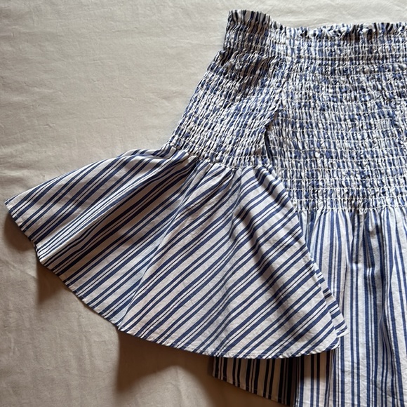 NWOT, GAP Smocked Peplum off-Shoulder Top w/ Bell Sleeves, Blue & White, Size XS - Picture 2 of 5